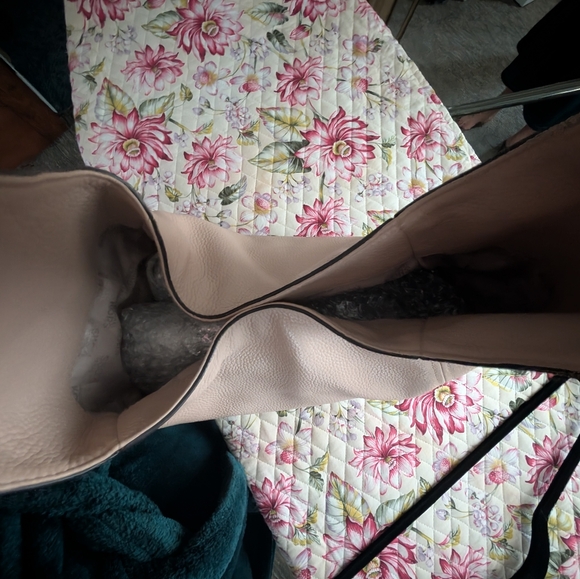 Michael Kors Slouchy Hobo bag Very Good Condition - Picture 10 of 11